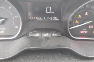 Pare boue avant gauche PEUGEOT 208 1