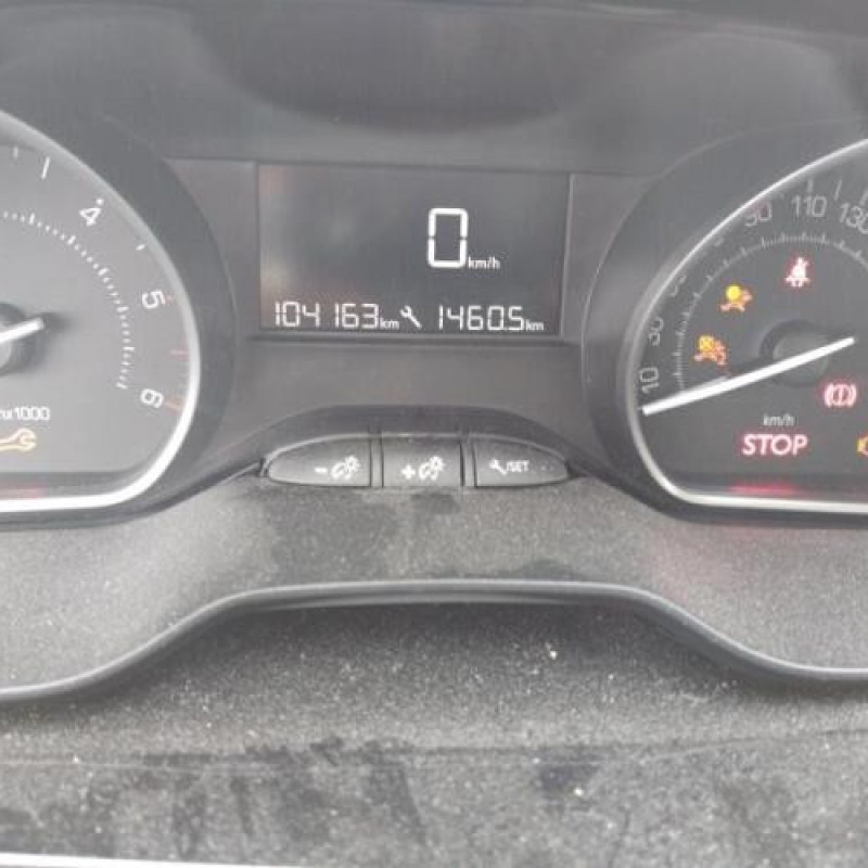 Pare boue avant gauche PEUGEOT 208 1 Photo n°5