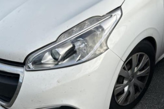 Pare boue avant gauche PEUGEOT 208 1