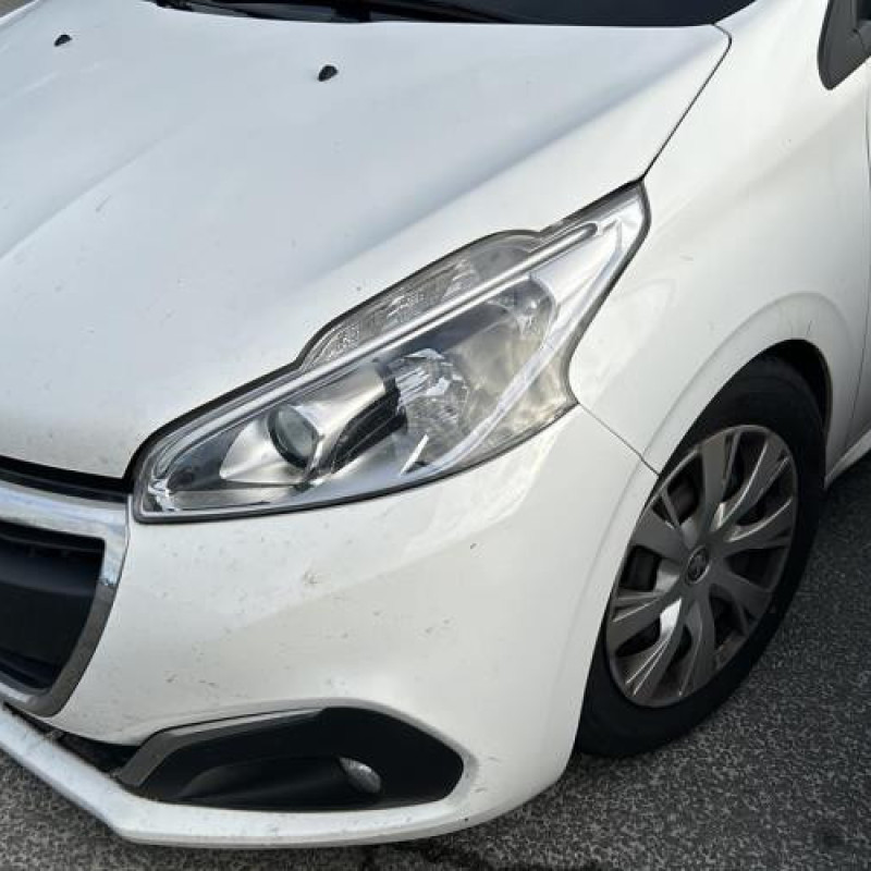 Pare boue avant gauche PEUGEOT 208 1 Photo n°6