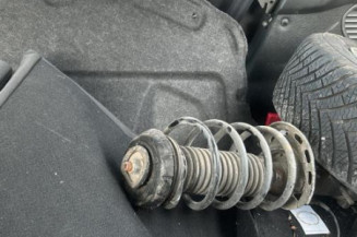 Pare boue avant gauche PEUGEOT 208 1