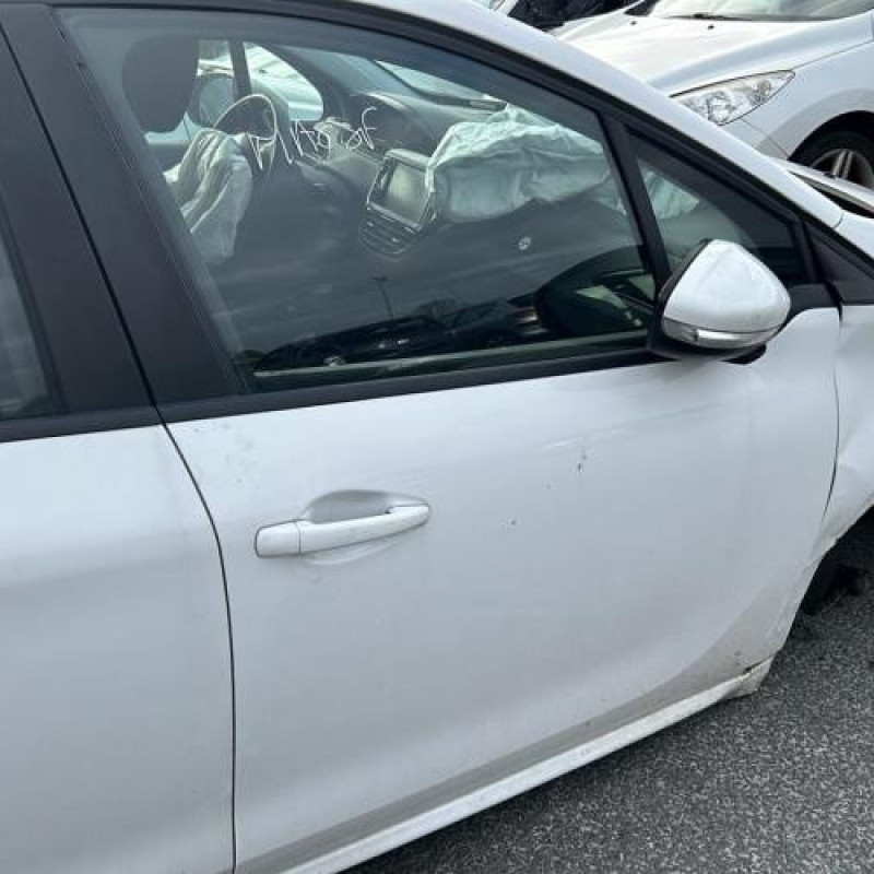 Pare boue avant gauche PEUGEOT 208 1 Photo n°8