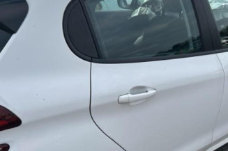 Pare boue avant gauche PEUGEOT 208 1