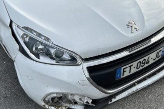 Pare boue avant gauche PEUGEOT 208 1