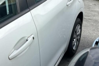 Pare boue avant gauche PEUGEOT 208 1