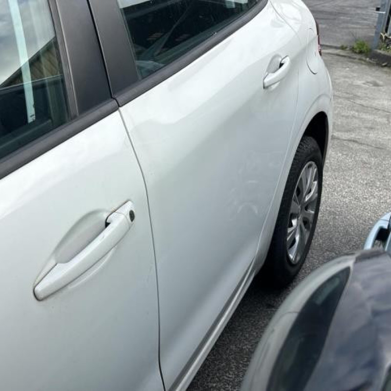 Pare boue avant gauche PEUGEOT 208 1 Photo n°15