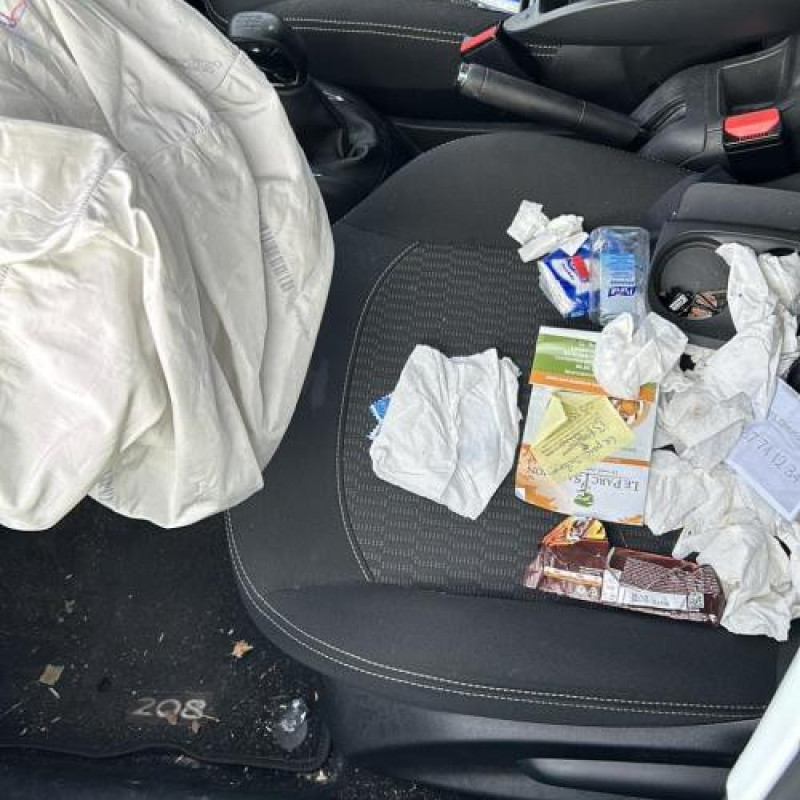 Pare boue avant gauche PEUGEOT 208 1 Photo n°17