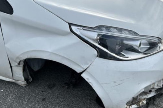 Pare boue avant gauche PEUGEOT 208 1