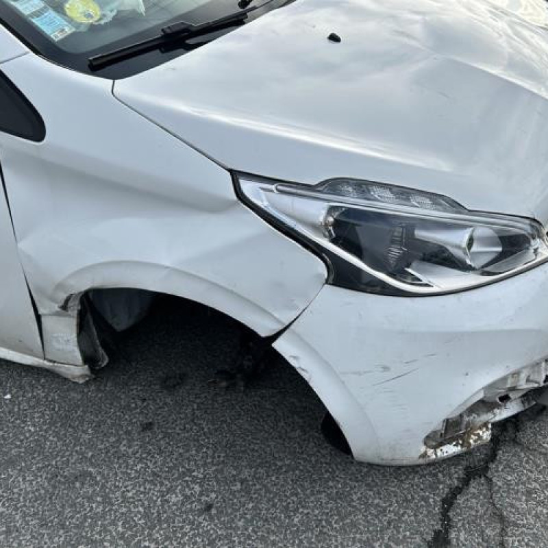 Pare boue avant gauche PEUGEOT 208 1 Photo n°18