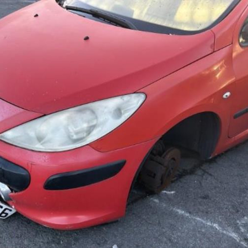 Pare boue avant gauche PEUGEOT 307 Photo n°9