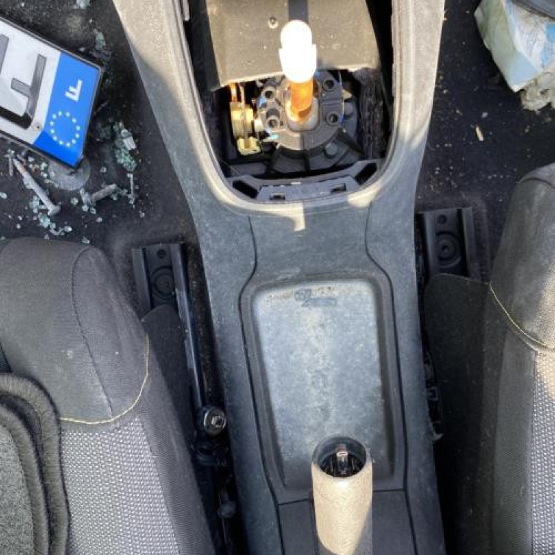 Pare boue arriere droit CITROEN C3 3 Photo n°17