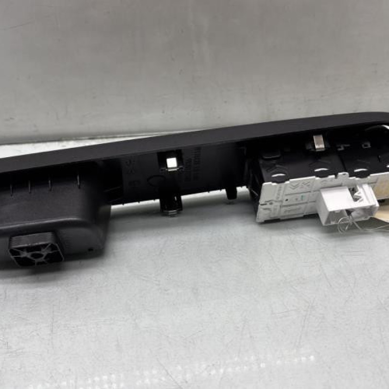 Interrupteur de leve vitre avant gauche OPEL CORSA F Photo n°2