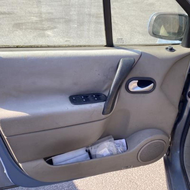 Pare choc arriere RENAULT SCENIC 2 Photo n°16