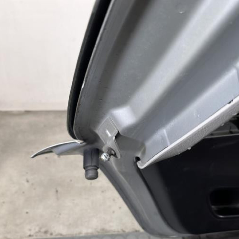 Malle/Hayon arriere PEUGEOT 207 Photo n°8