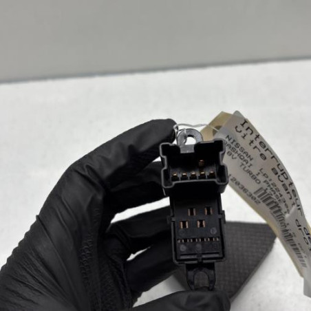 Interrupteur de leve vitre avant droit NISSAN QASHQAI 1