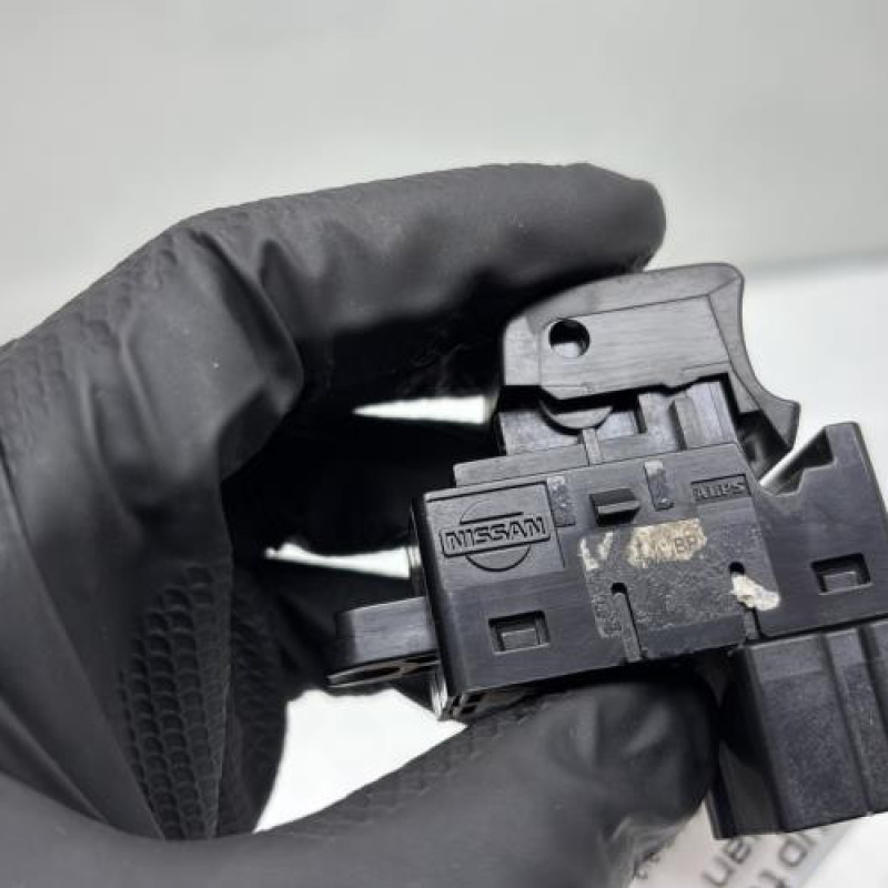 Interrupteur de leve vitre avant droit NISSAN QASHQAI 1 Photo n°4