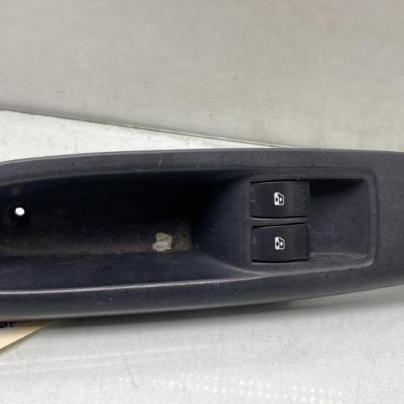 Interrupteur de leve vitre avant gauche RENAULT CLIO 2 Photo n°1