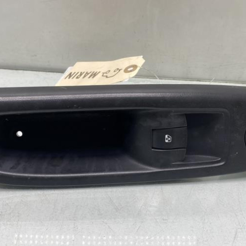 Interrupteur de leve vitre avant droit RENAULT CLIO 2 CAMPUS Photo n°1