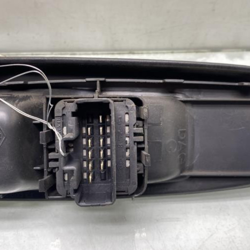 Interrupteur de leve vitre avant gauche RENAULT CLIO 2 CAMPUS Photo n°3