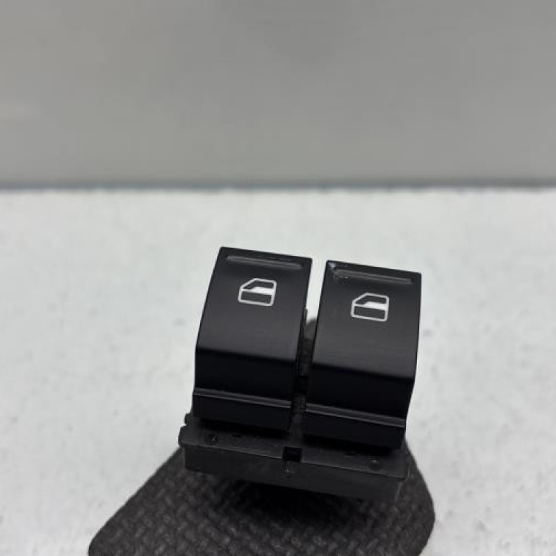 Interrupteur de leve vitre avant gauche SKODA OCTAVIA 2 Photo n°1