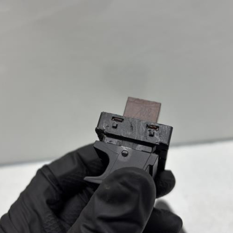 Interrupteur de leve vitre avant gauche SKODA OCTAVIA 2 Photo n°4