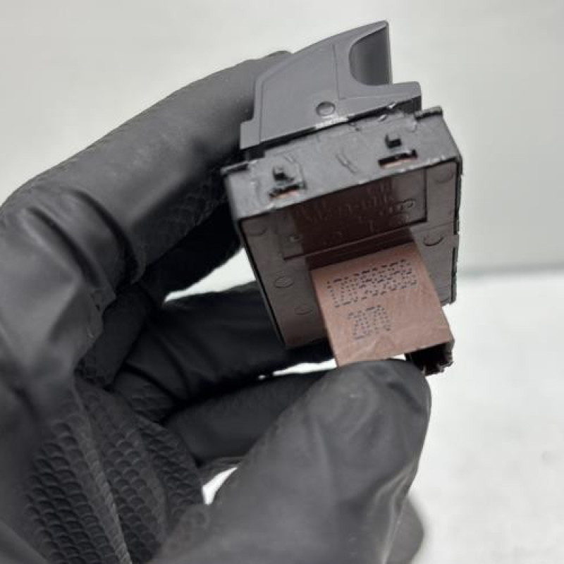 Interrupteur de leve vitre avant gauche SKODA OCTAVIA 2 Photo n°6