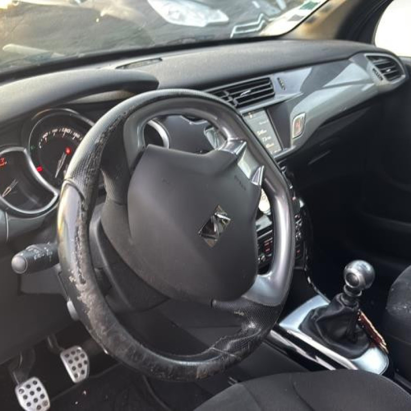 Porte avant droit CITROEN DS3 Photo n°17