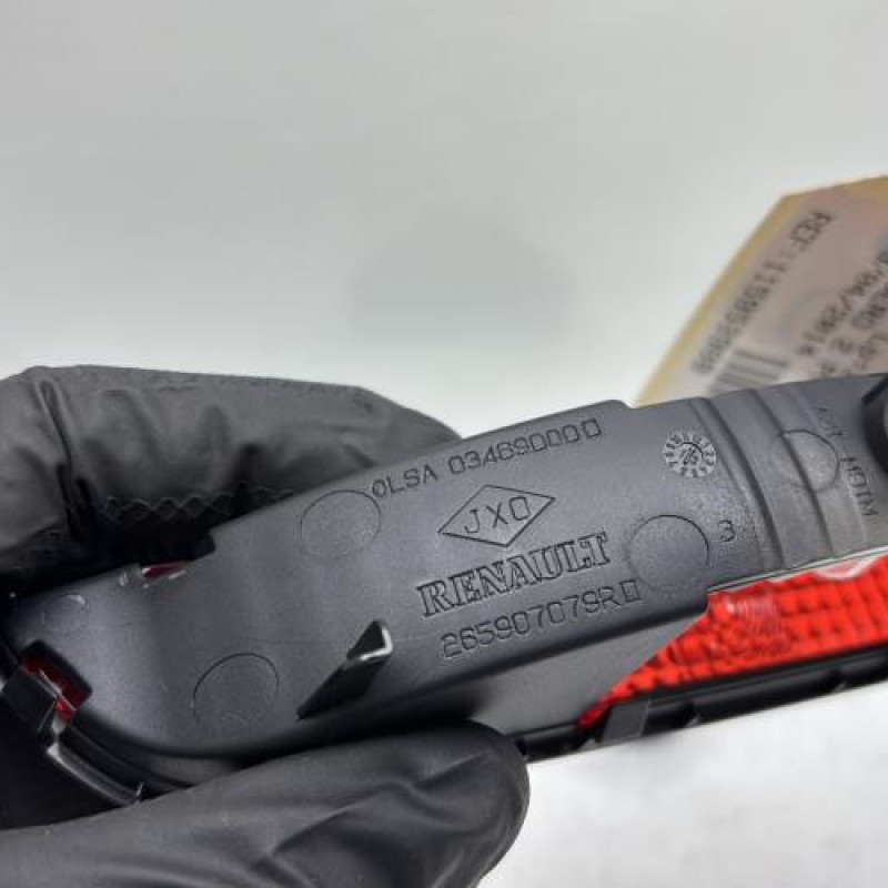 Feu arriere stop central DACIA SANDERO 2 Photo n°4