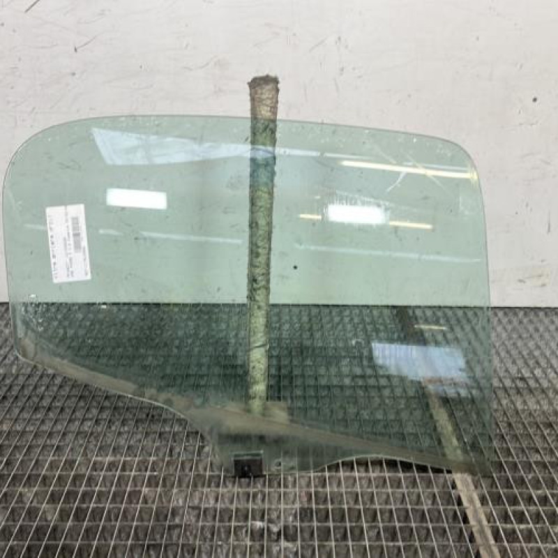 Vitre arriere droit PEUGEOT 206 Photo n°1