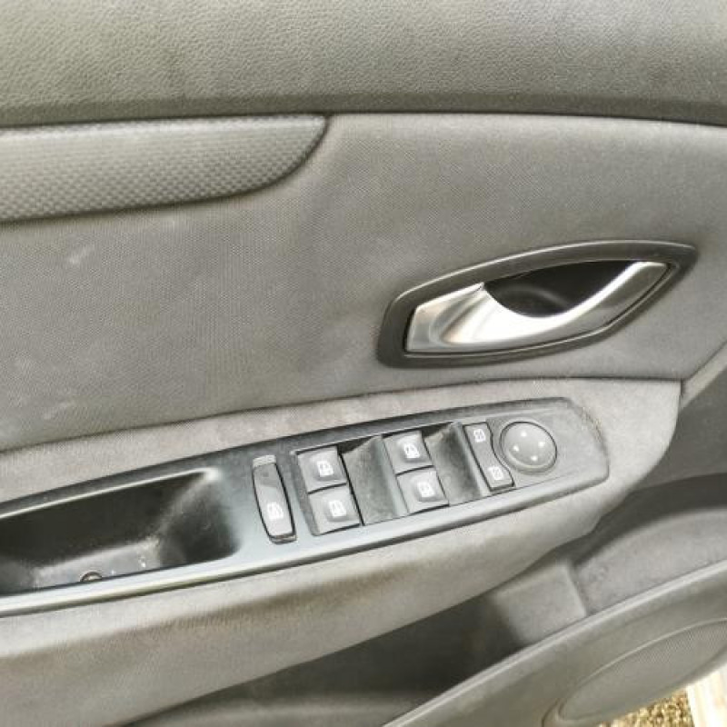 Trappe d'essence RENAULT SCENIC 3 Photo n°13