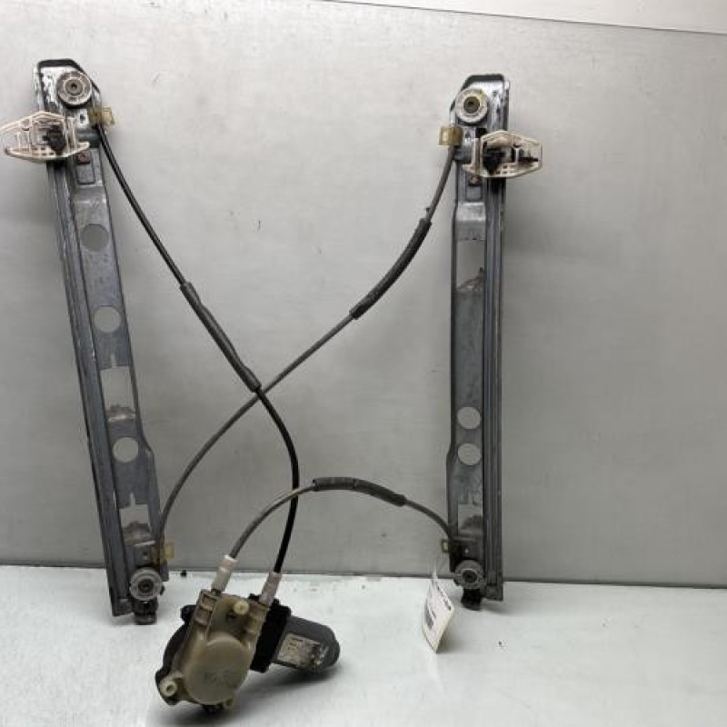 Leve vitre electrique avant droit RENAULT MEGANE 2 Photo n°1
