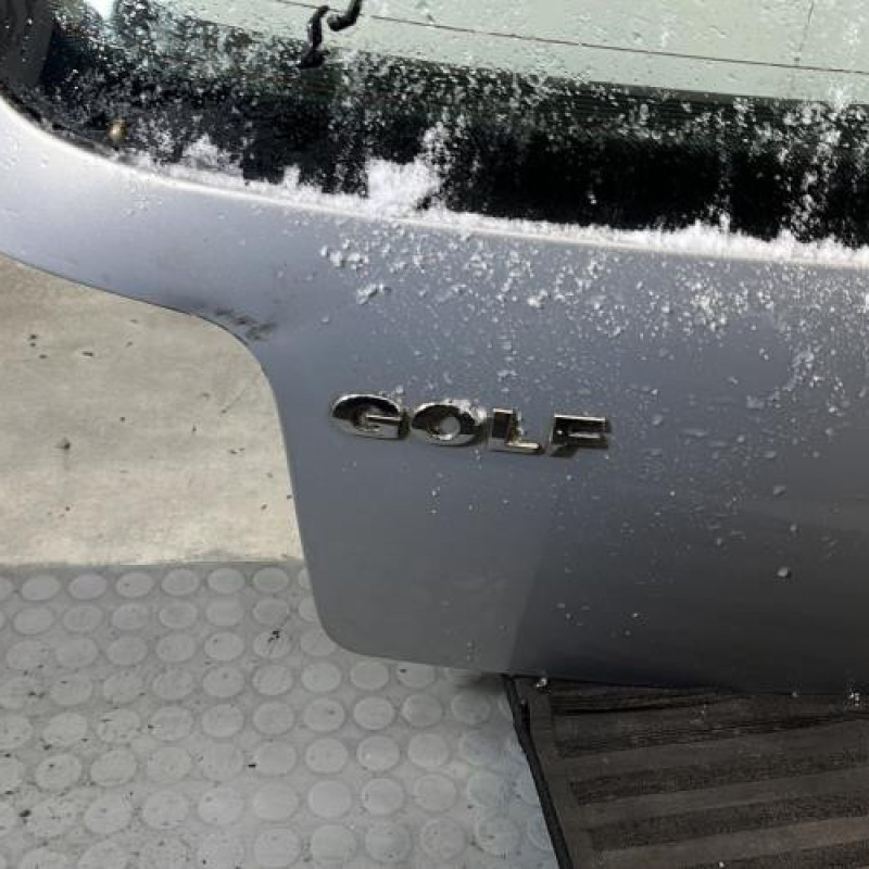 Malle/Hayon arriere VOLKSWAGEN GOLF 4 Photo n°7