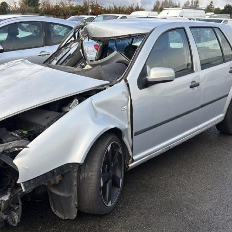 Malle/Hayon arriere VOLKSWAGEN GOLF 4 Photo n°14