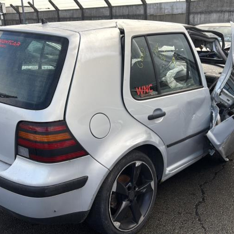 Malle/Hayon arriere VOLKSWAGEN GOLF 4 Photo n°16