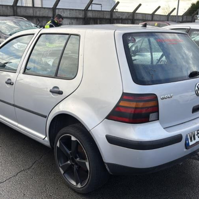 Malle/Hayon arriere VOLKSWAGEN GOLF 4 Photo n°17