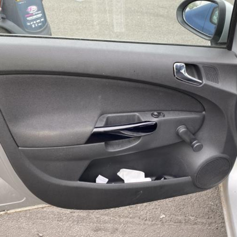 Feu arriere principal droit (feux) OPEL CORSA D Photo n°12