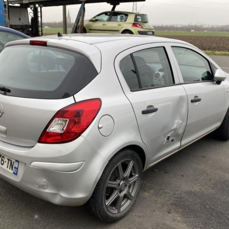 Plage arriere OPEL CORSA D Photo n°7