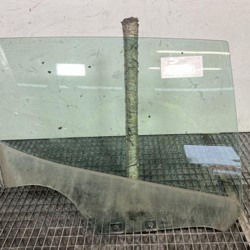 Vitre arriere droit RENAULT CLIO 4 Photo n°1