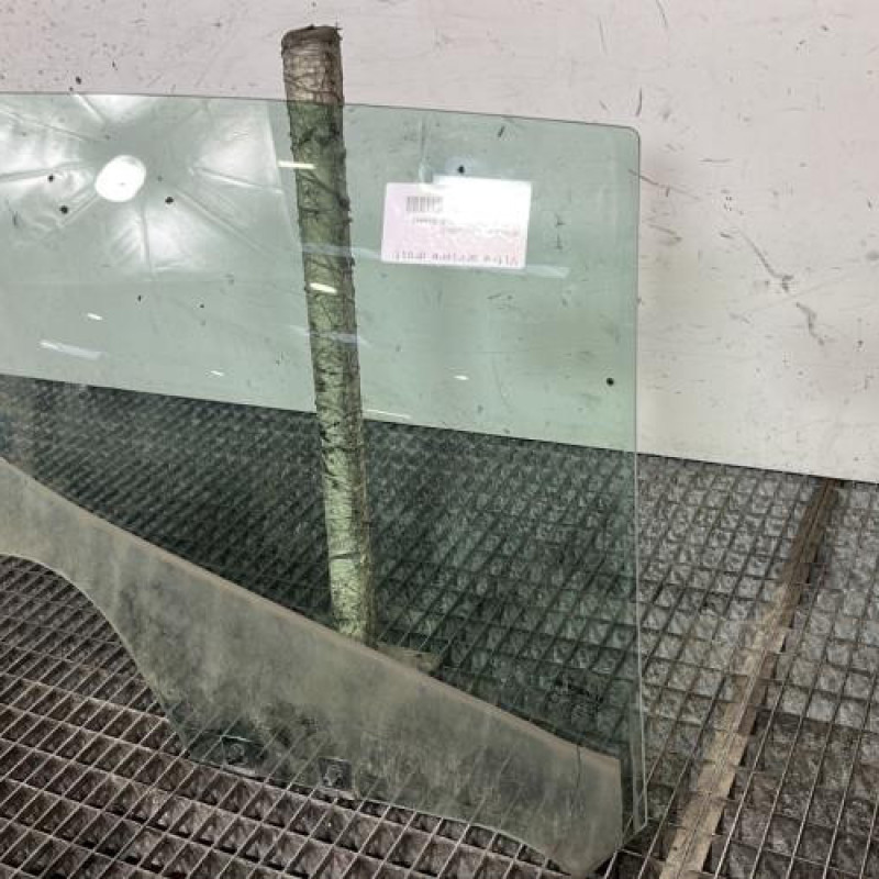 Vitre arriere droit RENAULT CLIO 4 Photo n°2