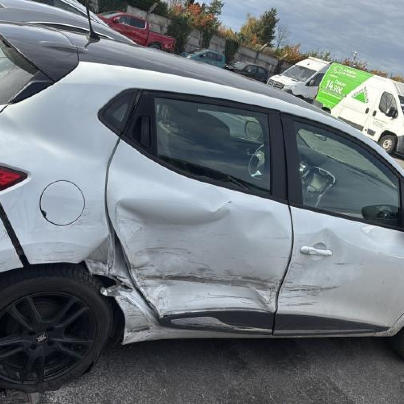Vitre arriere droit RENAULT CLIO 4 Photo n°10