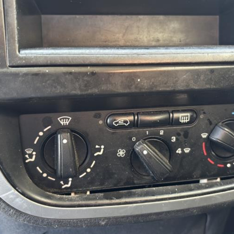 Leve vitre electrique avant gauche CITROEN C2 Photo n°20