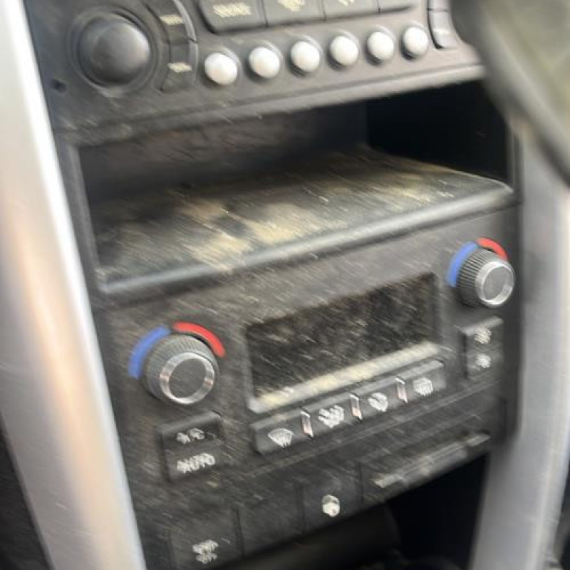 Attache ceinture avant gauche PEUGEOT 207 Photo n°5