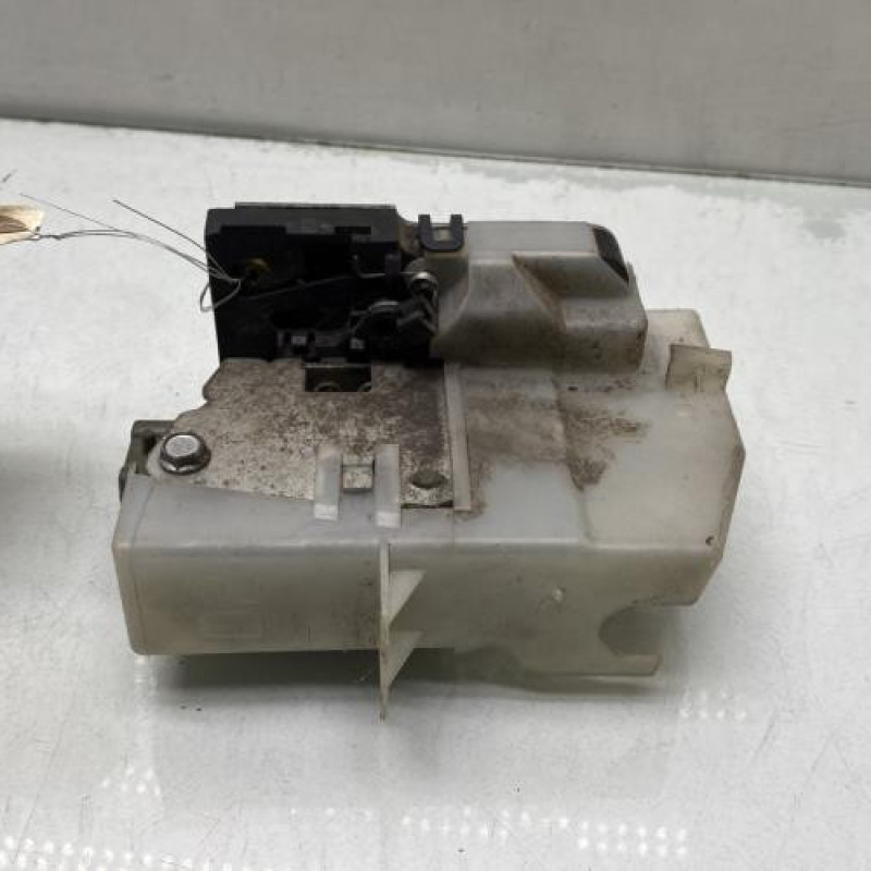 Serrure arriere droit RENAULT CLIO 2 CAMPUS Photo n°3