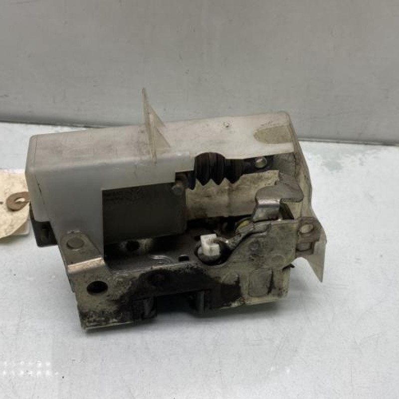 Serrure arriere droit RENAULT CLIO 2 CAMPUS Photo n°4