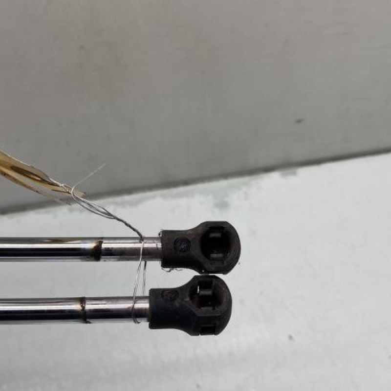 Verin de coffre RENAULT CLIO 2 CAMPUS Photo n°4