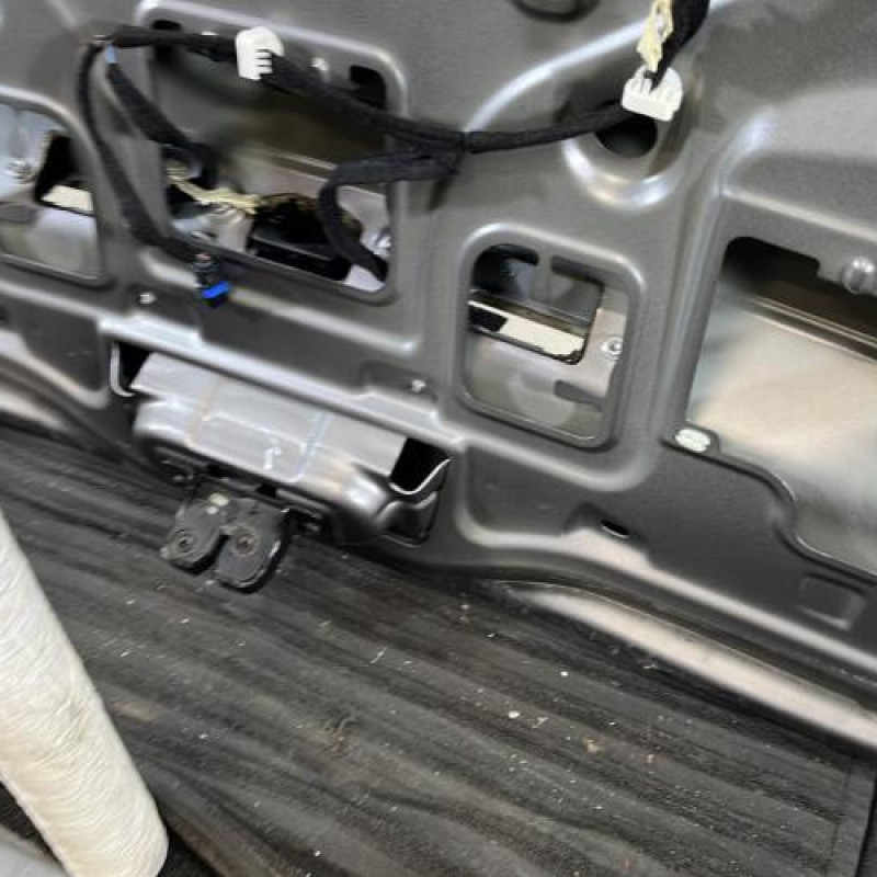 Malle/Hayon arriere RENAULT SCENIC 3 Photo n°10