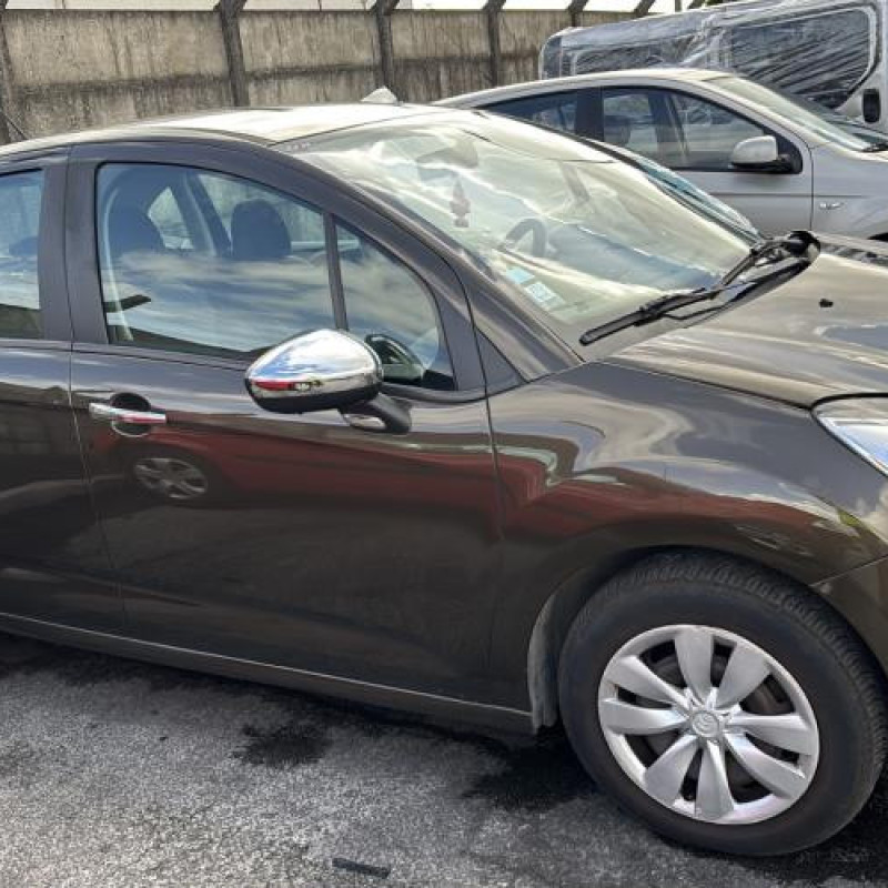 Pare boue avant gauche CITROEN C3 2 Photo n°12