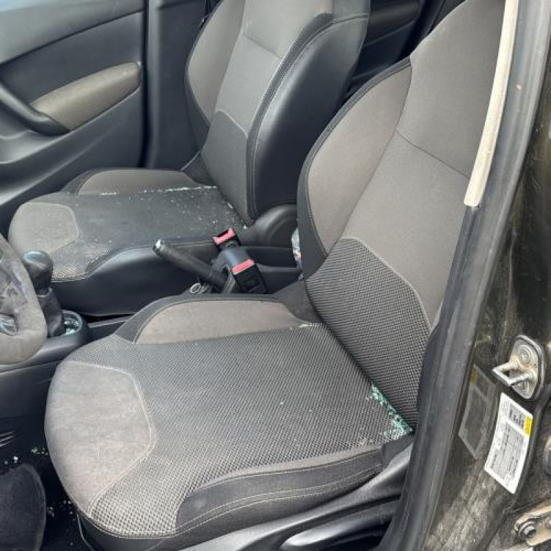 Pare boue avant gauche CITROEN C3 2 Photo n°15