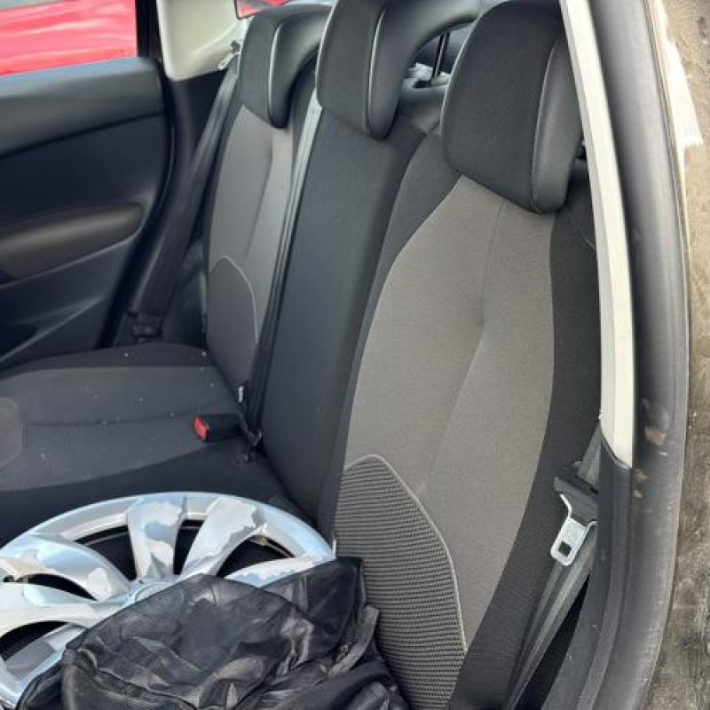 Pare boue avant gauche CITROEN C3 2 Photo n°16