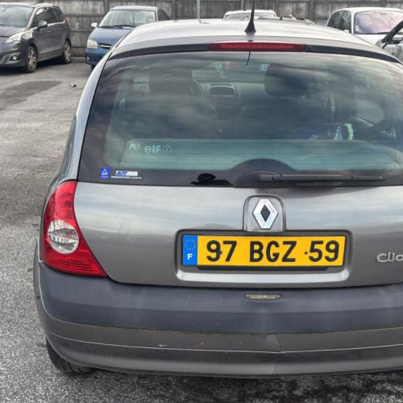 Feu arriere stop central RENAULT CLIO 2 Photo n°9